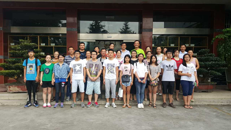 點點愛心，溫暖真情--2015年寶業(yè)（集團(tuán)）公司“愛心助學(xué)”活動報道